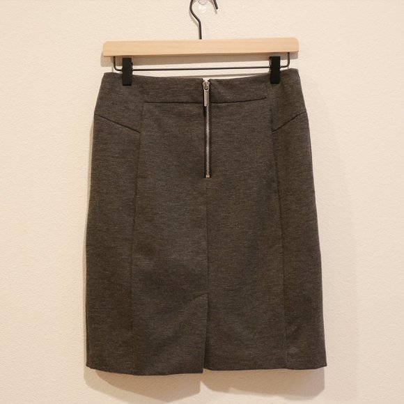 Michael Kors Gray Pencil Skirt with Zipper Pockets - Size 6, Chic & Versatile - Picture 5 of 11